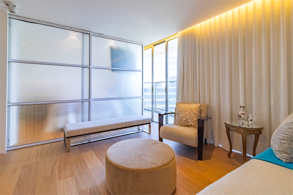 APARTAMENTO TOTALMENTE MOBILIADO E EQUIPADO ALTO PADRÃO.