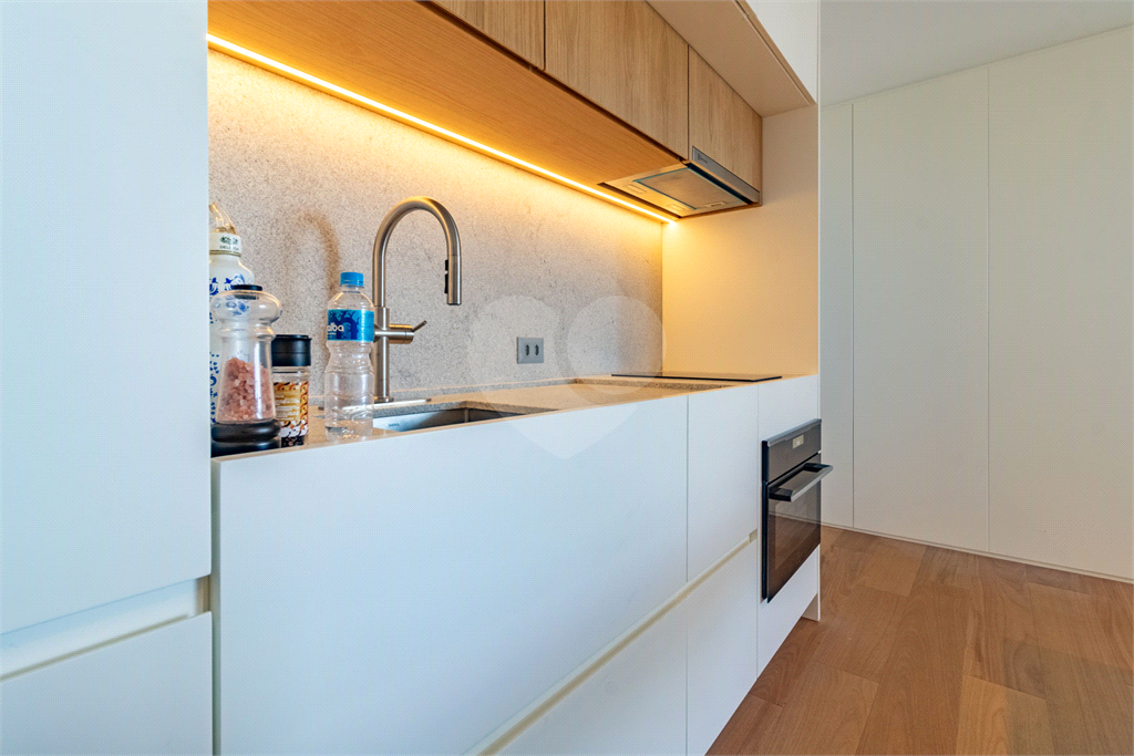 APARTAMENTO TOTALMENTE MOBILIADO E EQUIPADO ALTO PADRÃO.