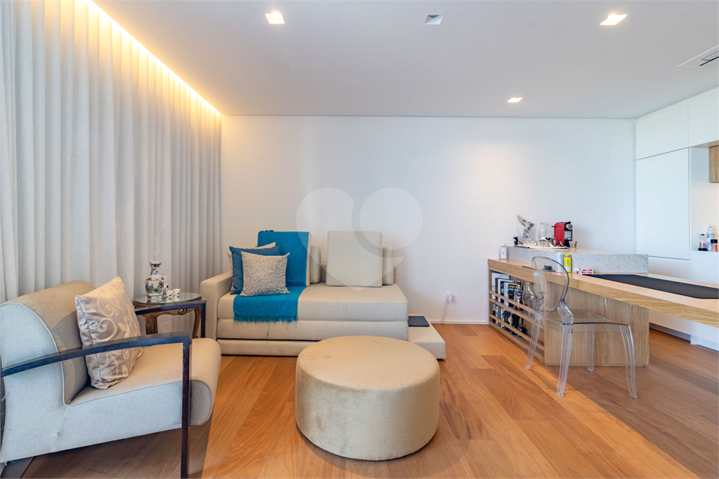 APARTAMENTO TOTALMENTE MOBILIADO E EQUIPADO ALTO PADRÃO.