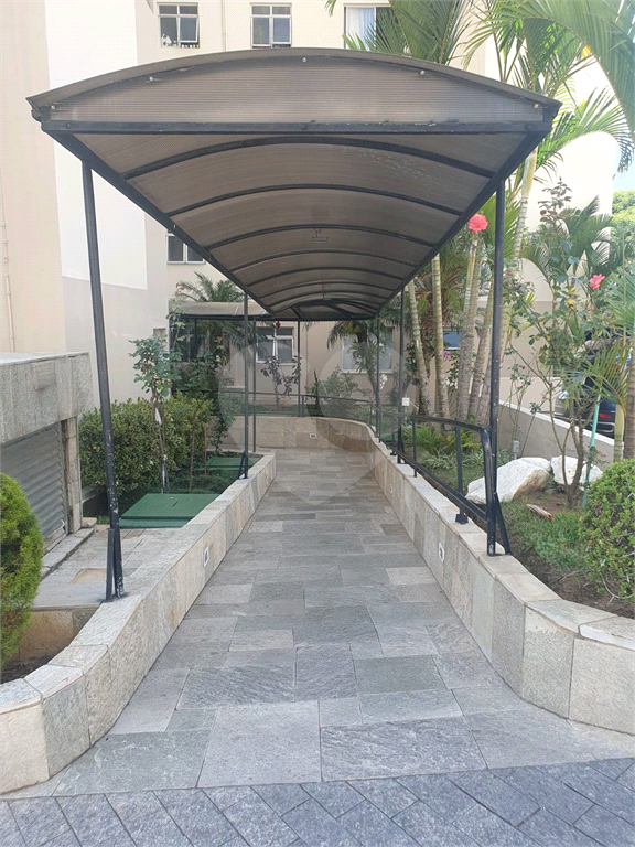 Vende-se apartamento 2 dormitórios Horto Florestal