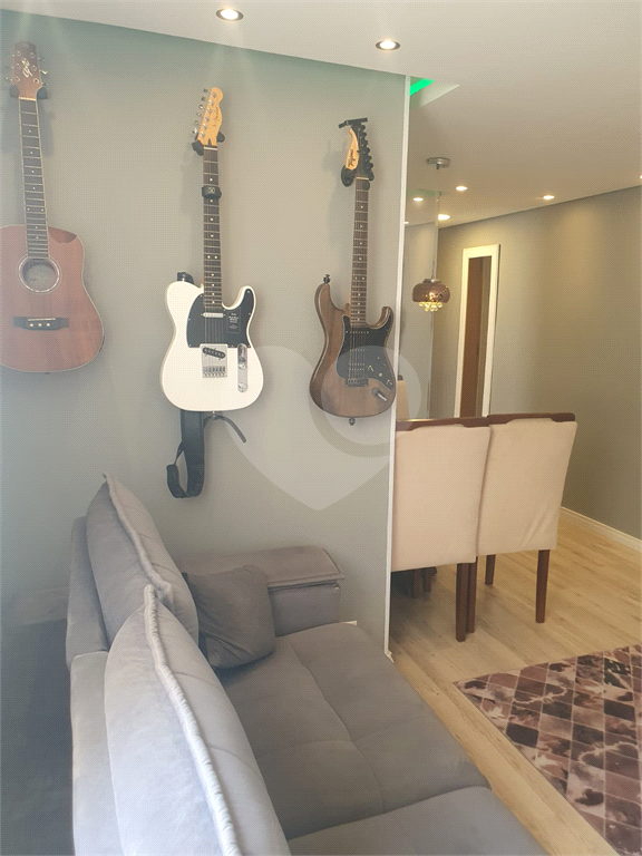 Vende-se apartamento 2 dormitórios Horto Florestal