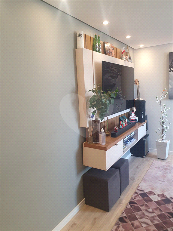 Vende-se apartamento 2 dormitórios Horto Florestal