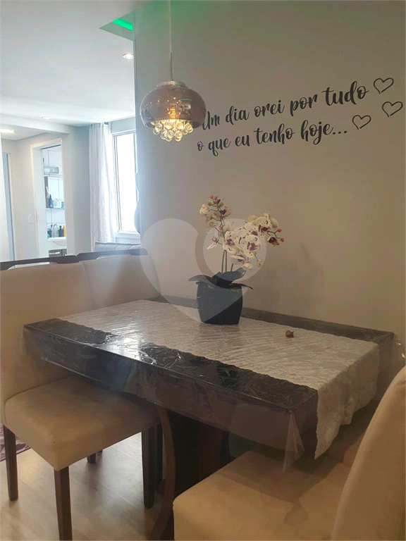 Vende-se apartamento 2 dormitórios Horto Florestal