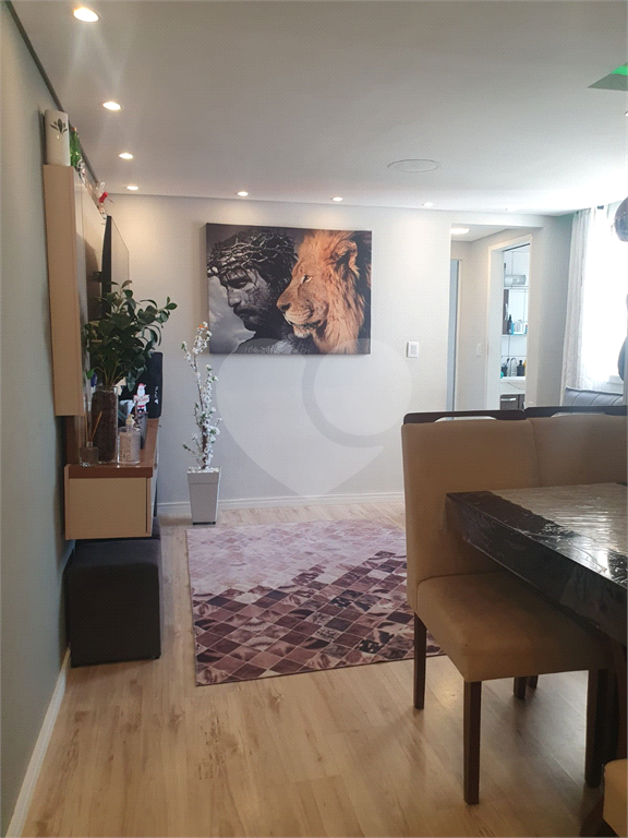 Vende-se apartamento 2 dormitórios Horto Florestal