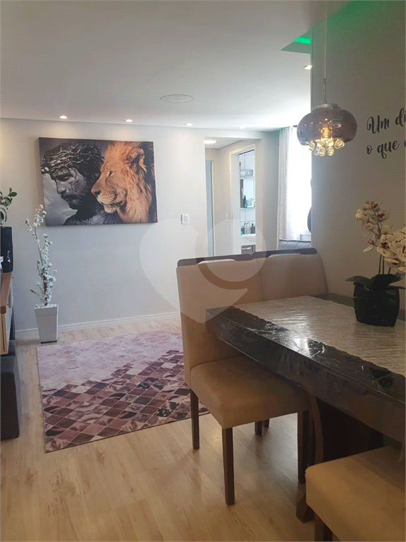 Vende-se apartamento 2 dormitórios Horto Florestal