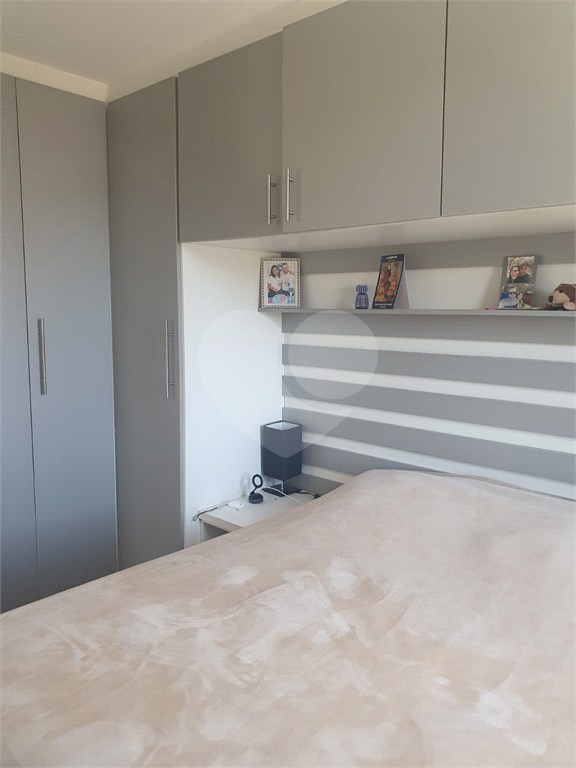 Vende-se apartamento 2 dormitórios Horto Florestal