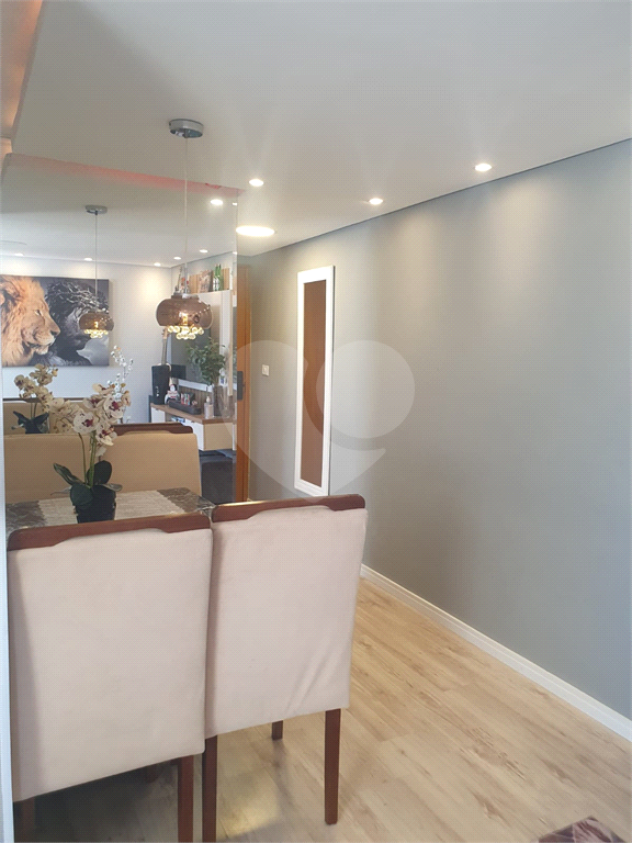 Vende-se apartamento 2 dormitórios Horto Florestal