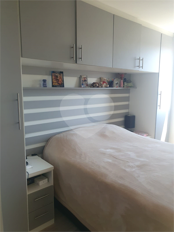 Vende-se apartamento 2 dormitórios Horto Florestal