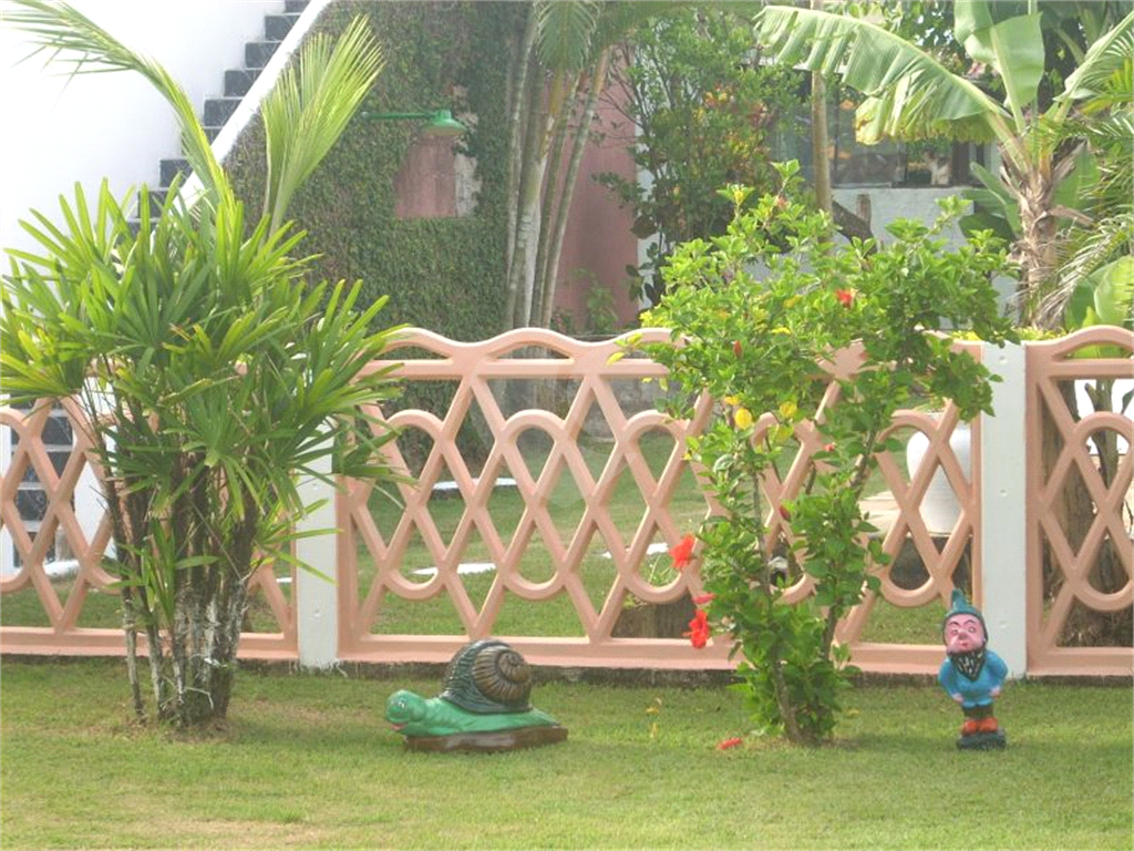 Casa na praia à venda | 1.080 m² | 3 dormitórios (2 suítes) | piscina | 12 vagas em Itanhaém/SP!