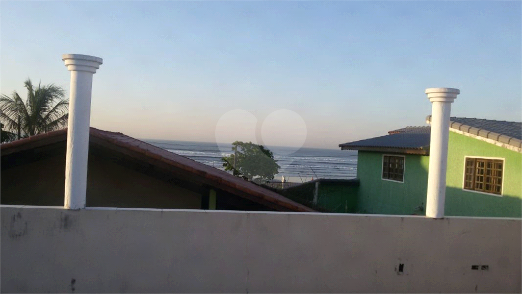 Casa na praia à venda | 1.080 m² | 3 dormitórios (2 suítes) | piscina | 12 vagas em Itanhaém/SP!