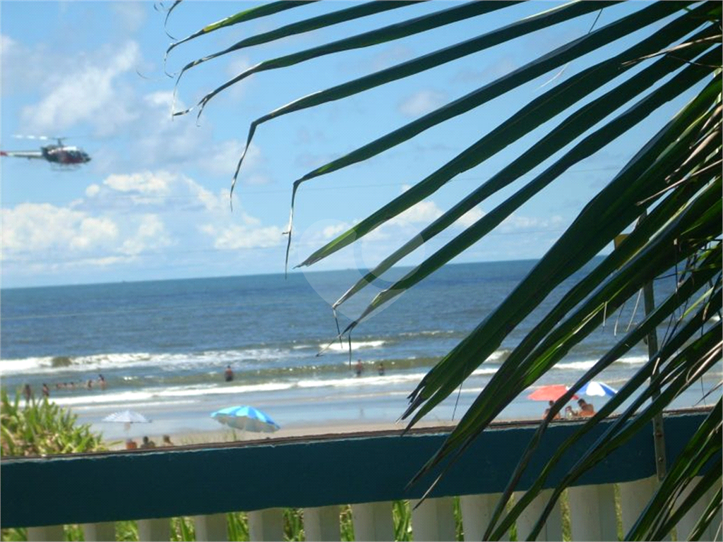 Casa na praia à venda | 1.080 m² | 3 dormitórios (2 suítes) | piscina | 12 vagas em Itanhaém/SP!