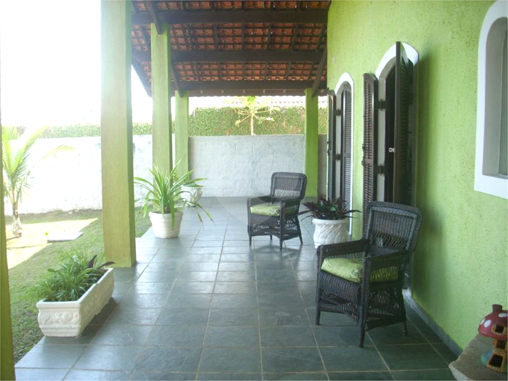 Casa na praia à venda | 1.080 m² | 3 dormitórios (2 suítes) | piscina | 12 vagas em Itanhaém/SP!