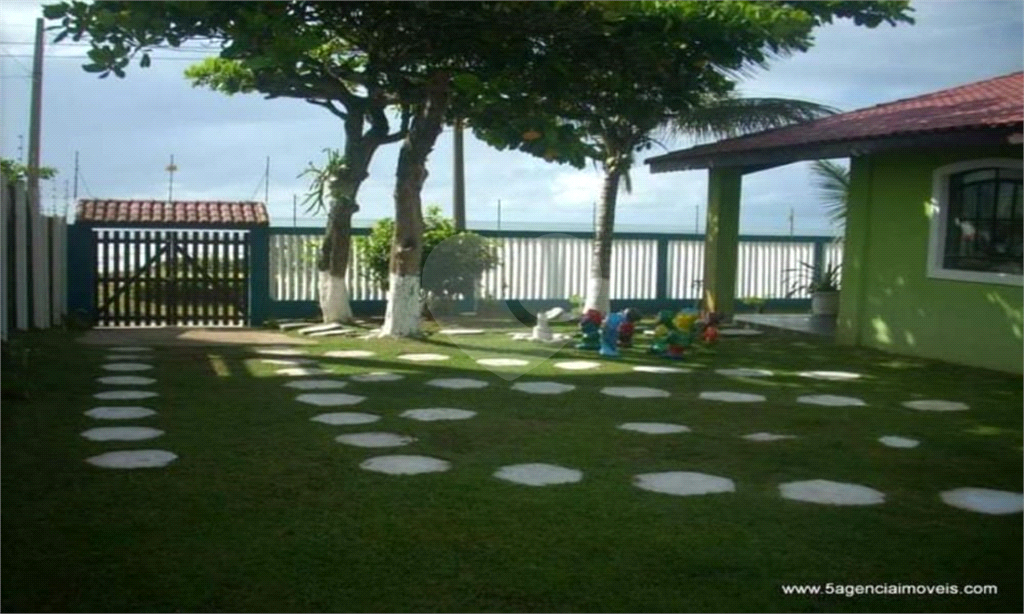 Casa na praia à venda | 1.080 m² | 3 dormitórios (2 suítes) | piscina | 12 vagas em Itanhaém/SP!