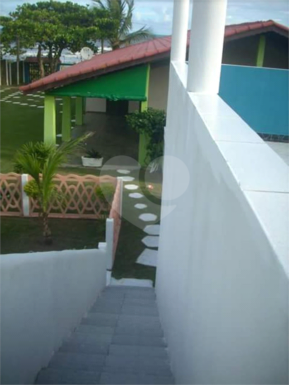 Casa na praia à venda | 1.080 m² | 3 dormitórios (2 suítes) | piscina | 12 vagas em Itanhaém/SP!