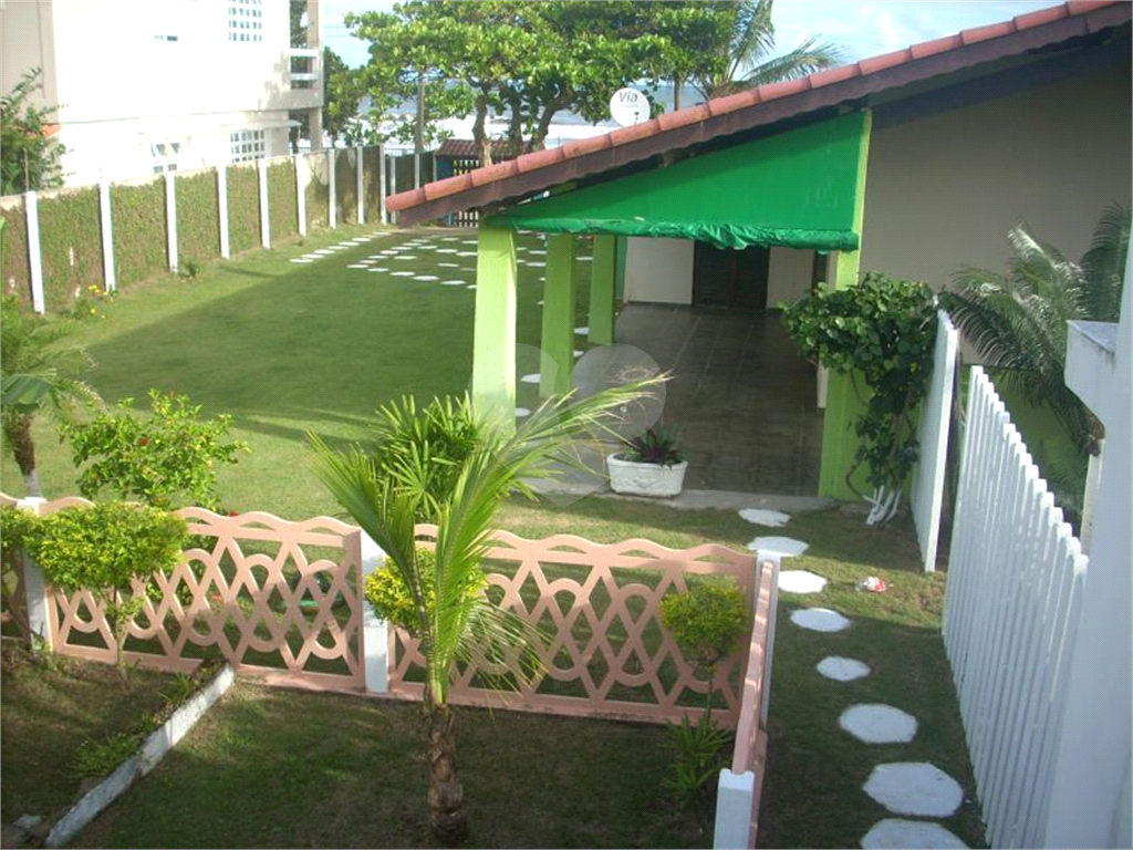 Casa na praia à venda | 1.080 m² | 3 dormitórios (2 suítes) | piscina | 12 vagas em Itanhaém/SP!