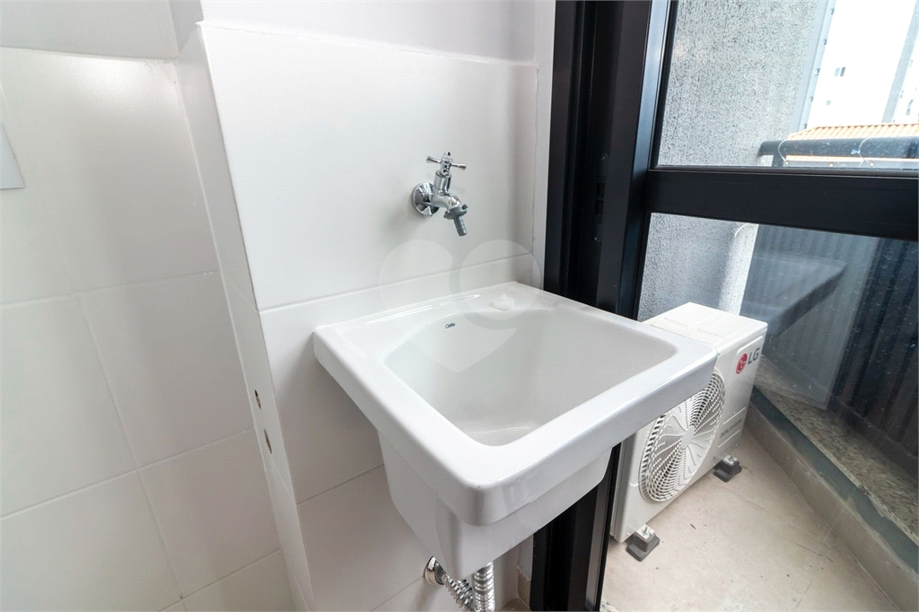 Condomínio fechado na Vila Éster,