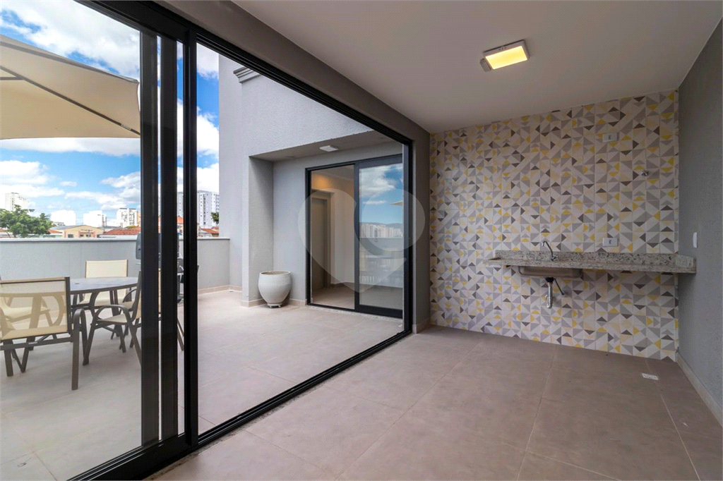 Condomínio fechado na Vila Éster,