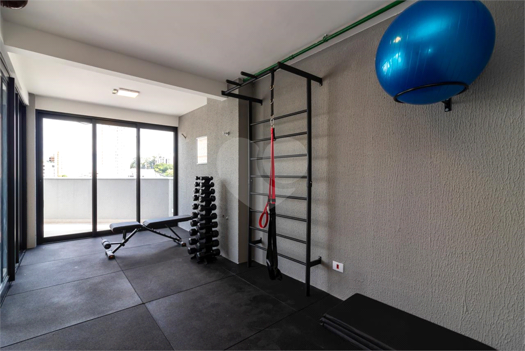 Condomínio fechado na Vila Éster