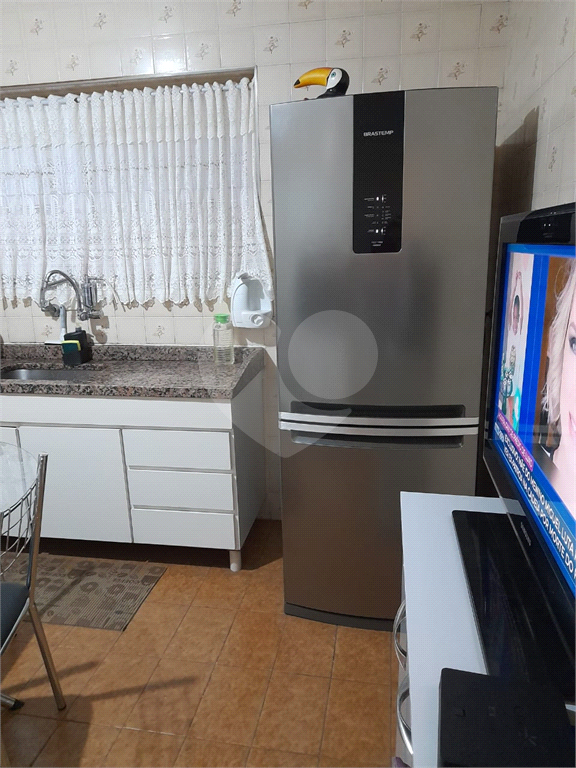 Ótimo sobrado com 3 quartos, sendo uma suíte, 2 vagas.