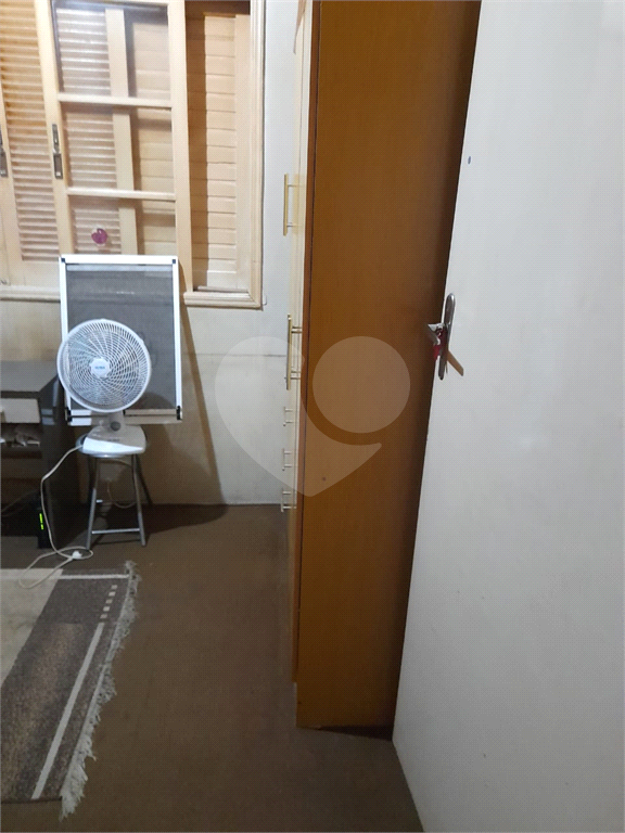 Ótimo sobrado com 3 quartos, sendo uma suíte, 2 vagas.