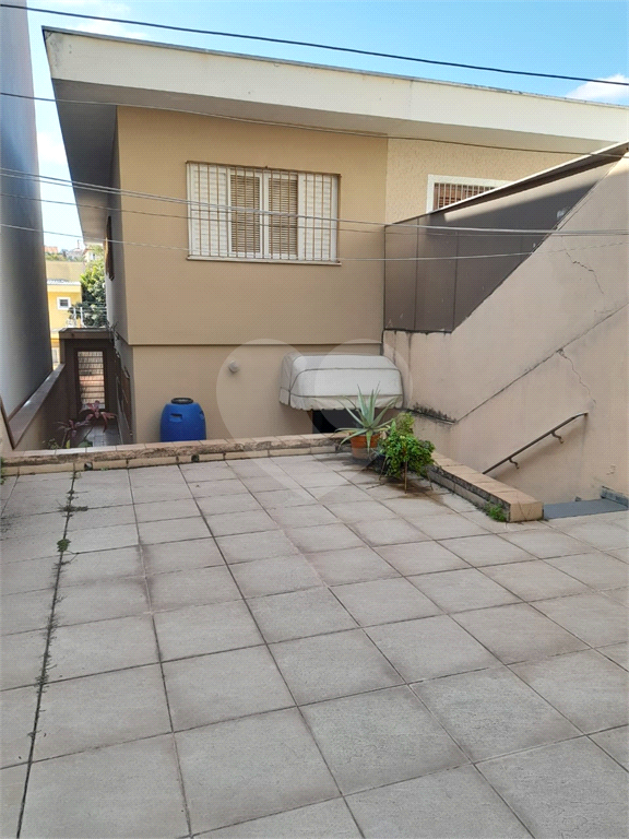 Ótimo sobrado com 3 quartos, sendo uma suíte, 2 vagas.