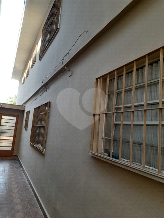 Ótimo sobrado com 3 quartos, sendo uma suíte, 2 vagas.