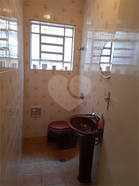 Ótimo sobrado com 3 quartos, sendo uma suíte, 2 vagas.