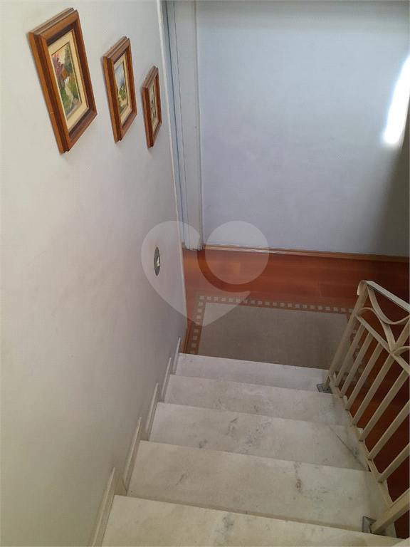 Ótimo sobrado com 3 quartos, sendo uma suíte, 2 vagas.