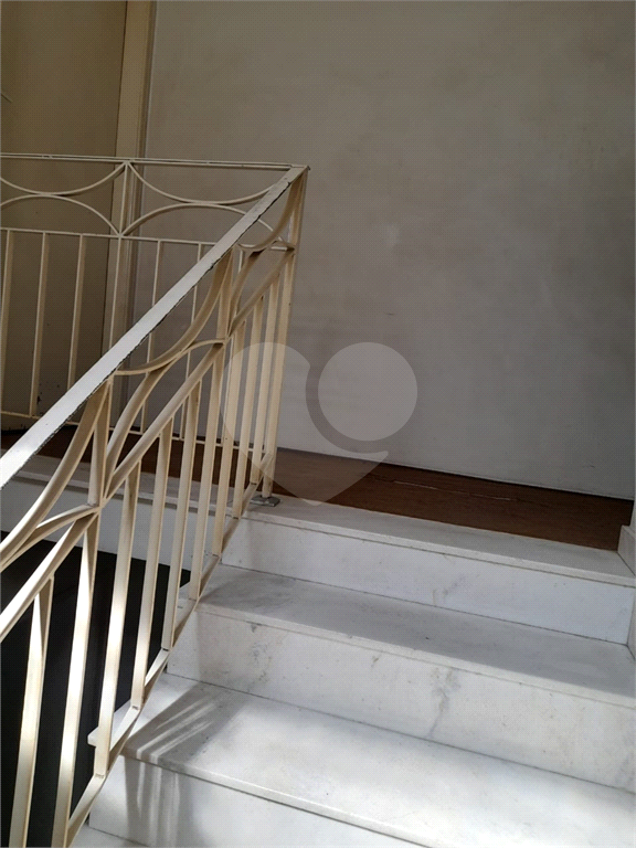 Ótimo sobrado com 3 quartos, sendo uma suíte, 2 vagas.