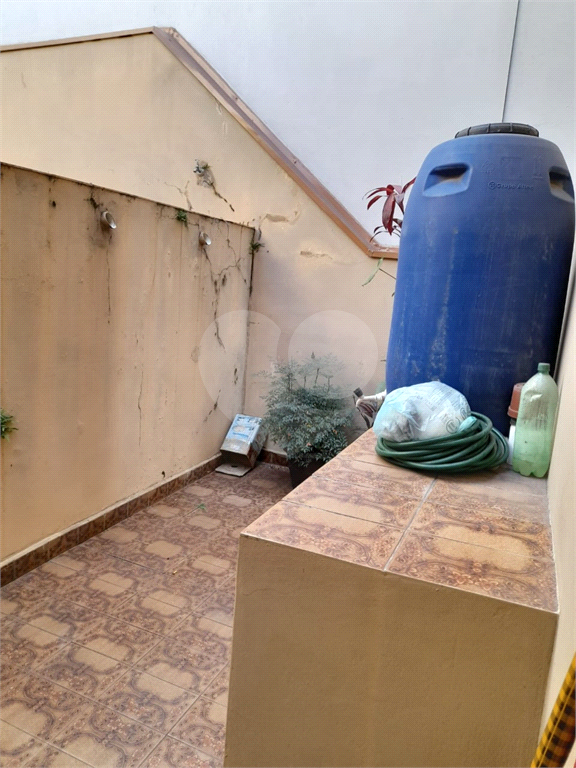 Ótimo sobrado com 3 quartos, sendo uma suíte, 2 vagas.