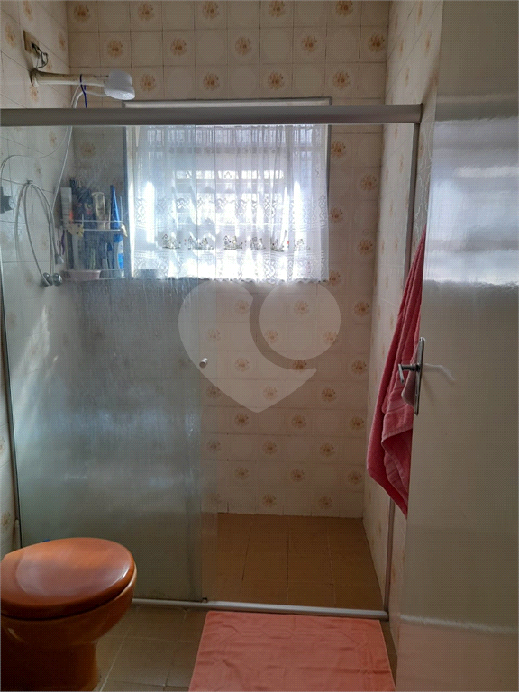 Ótimo sobrado com 3 quartos, sendo uma suíte, 2 vagas.