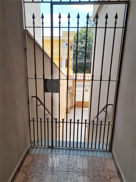 Ótimo sobrado com 3 quartos, sendo uma suíte, 2 vagas.