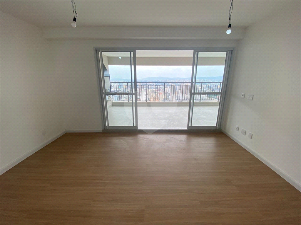 Apartamento com 3 quartos e varanda gourmet próximo do metrô