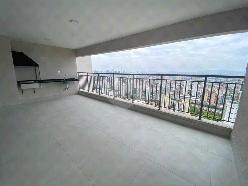 Apartamento com 3 quartos e varanda gourmet próximo do metrô