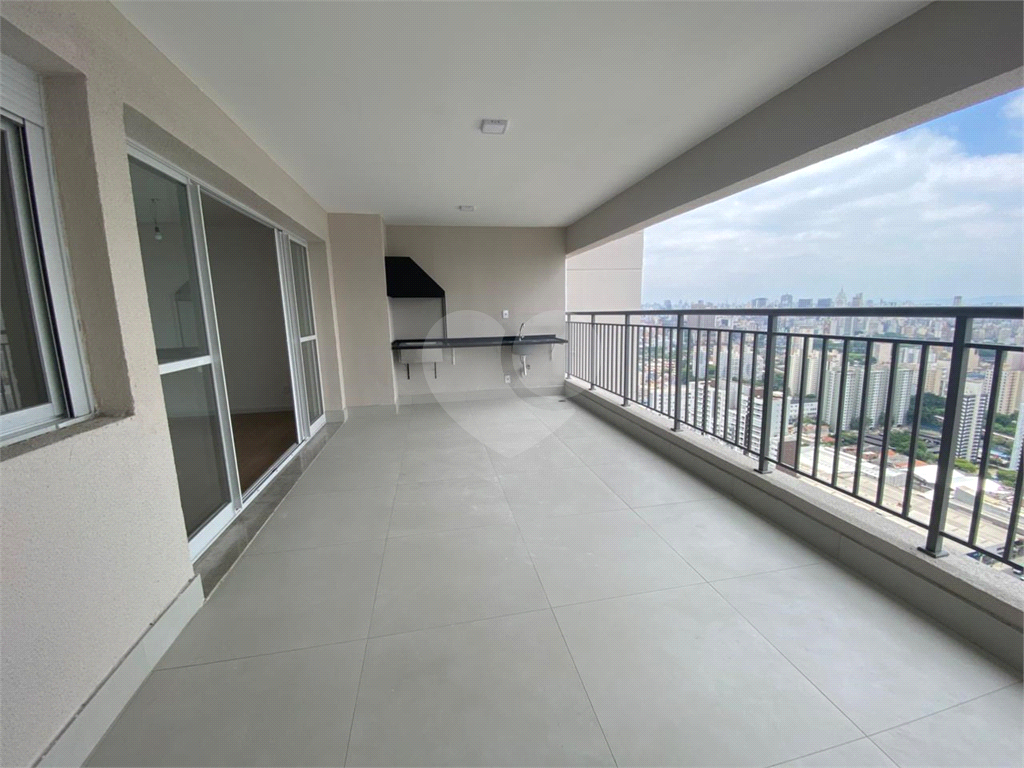 Apartamento com 3 quartos e varanda gourmet próximo do metrô