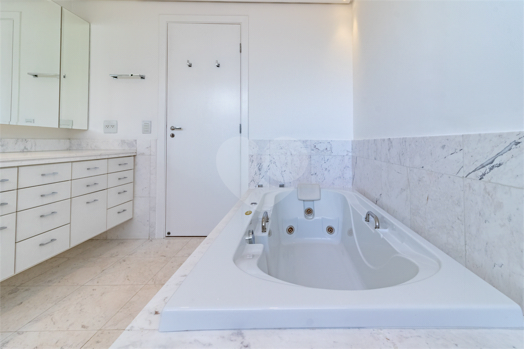 APTO 3 SUITES + 3 VAGAS  - ALTO DE PINHEIROS - CONDOMINIO DUO 