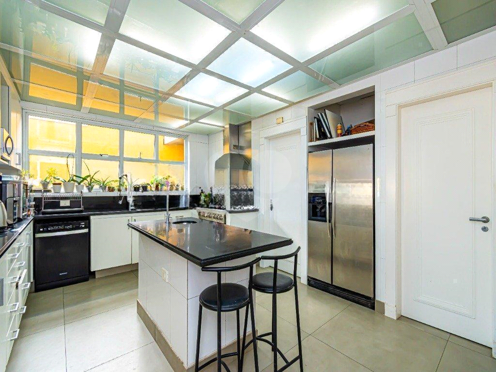 Casa com piscina, jacuzzi e vista privilegiada no Jardim Guedala 