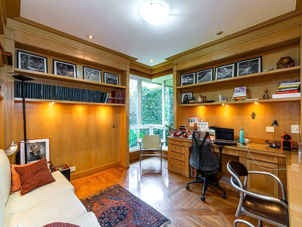 Casa com piscina, jacuzzi e vista privilegiada no Jardim Guedala 