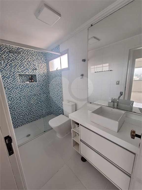 Apartamento espaçoso com 2 quartos, suíte e sala para três ambientes