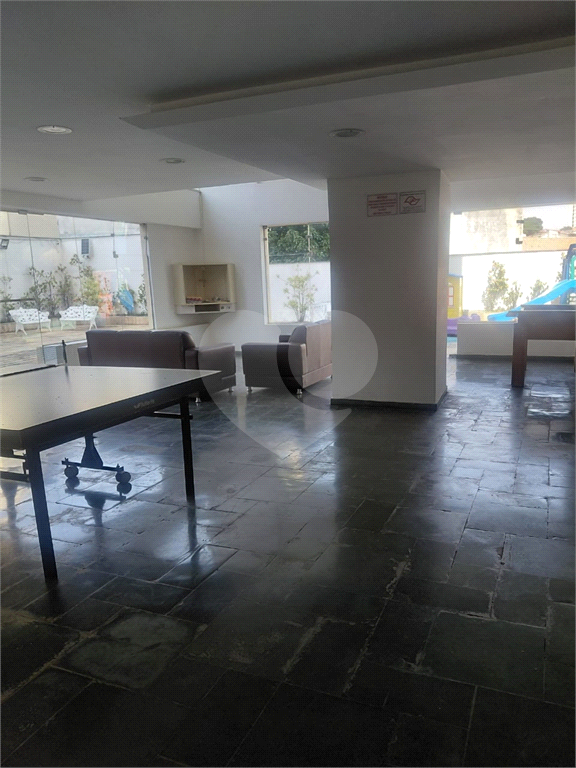 Apartamento espaçoso com 2 quartos, suíte e sala para três ambientes