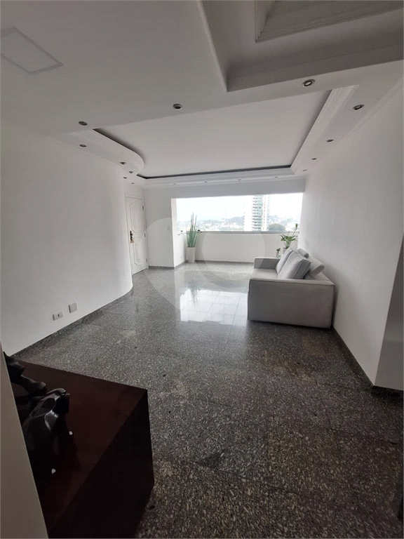 Apartamento espaçoso com 2 quartos, suíte e sala para três ambientes