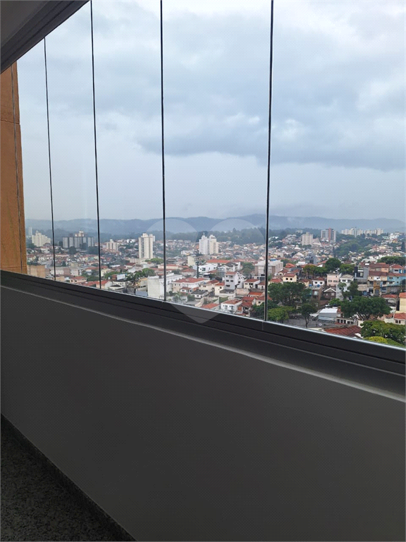 Apartamento espaçoso com 2 quartos, suíte e sala para três ambientes