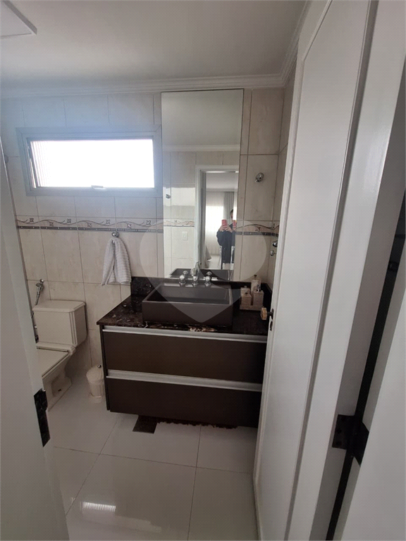 Apartamento espaçoso com 2 quartos, suíte e sala para três ambientes