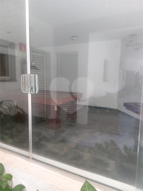 Apartamento espaçoso com 2 quartos, suíte e sala para três ambientes