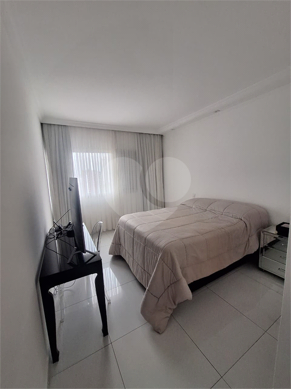 Apartamento espaçoso com 2 quartos, suíte e sala para três ambientes