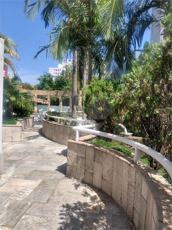 Apartamento espaçoso com 2 quartos, suíte e sala para três ambientes