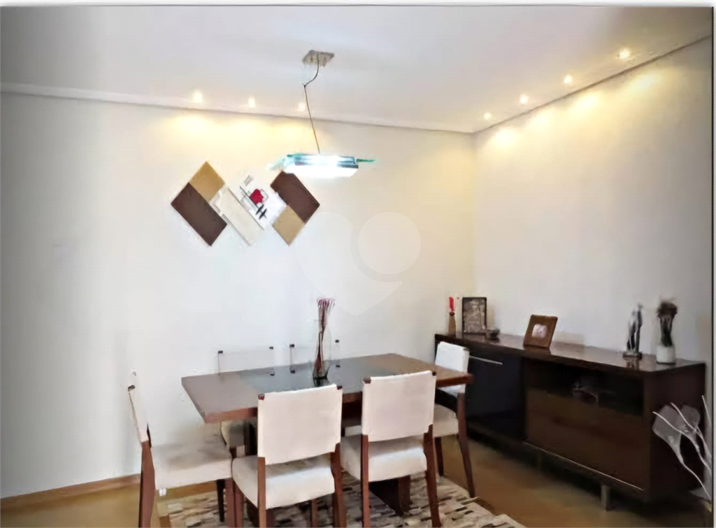 Vende- se Apartamento 65m com  02 dormitórios -  01 vaga de garagem portaria 24 horas