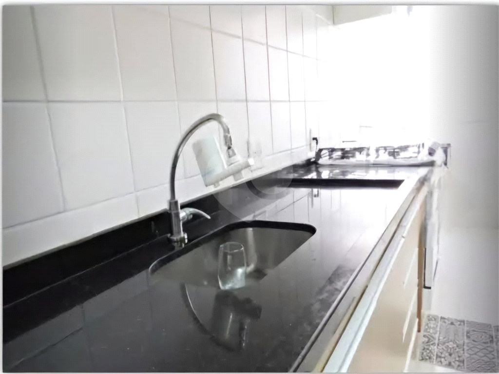 Vende- se Apartamento 65m com  02 dormitórios -  01 vaga de garagem portaria 24 horas