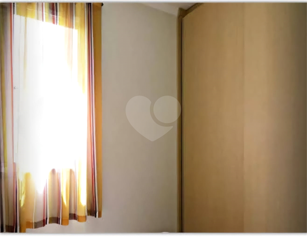 Vende- se Apartamento 65m com  02 dormitórios -  01 vaga de garagem portaria 24 horas