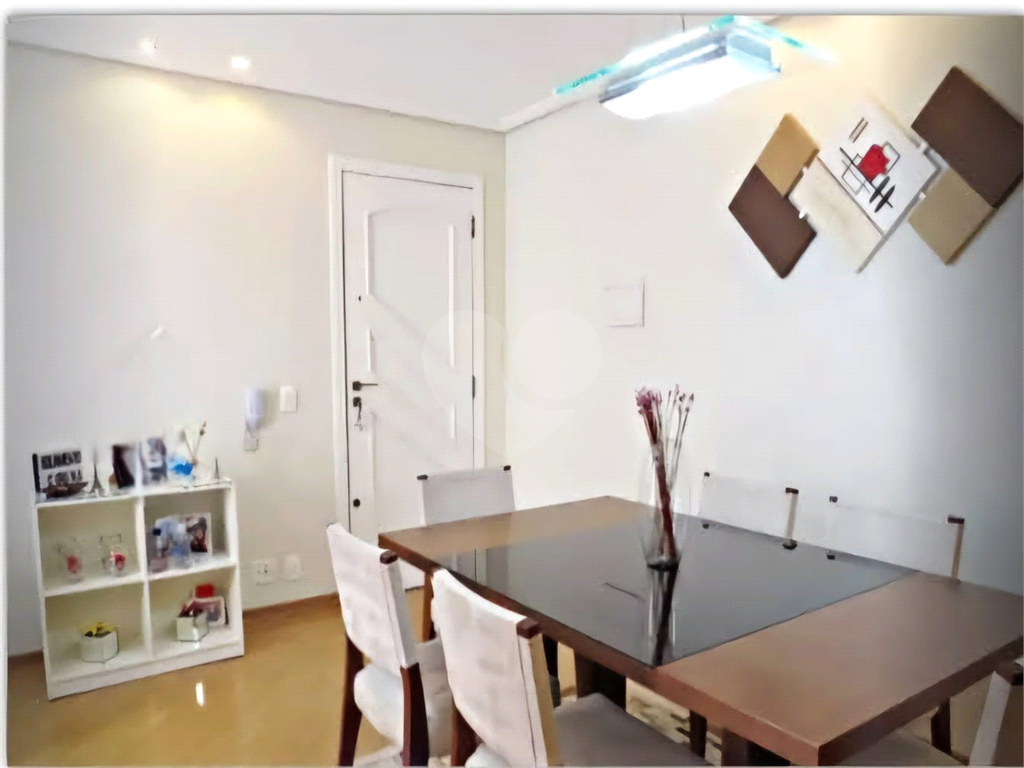 Vende- se Apartamento 65m com  02 dormitórios -  01 vaga de garagem portaria 24 horas